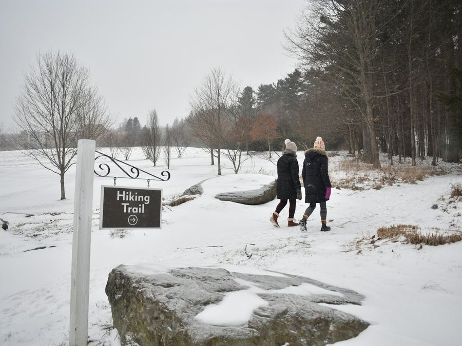 Trilha nevada nos Berkshires no inverno
